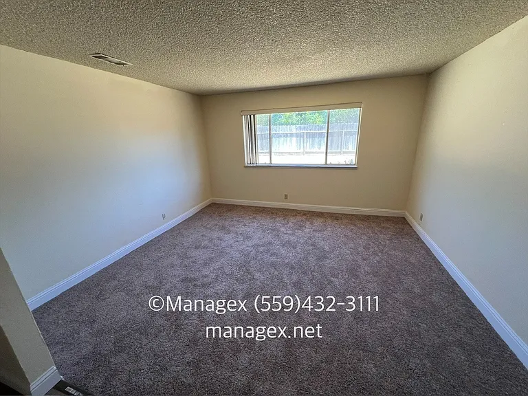 1828 W Gettysburg Ave — Photo 5
