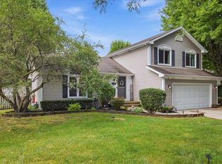 3105 Blackhawk Trl, St Charles, IL 60174
