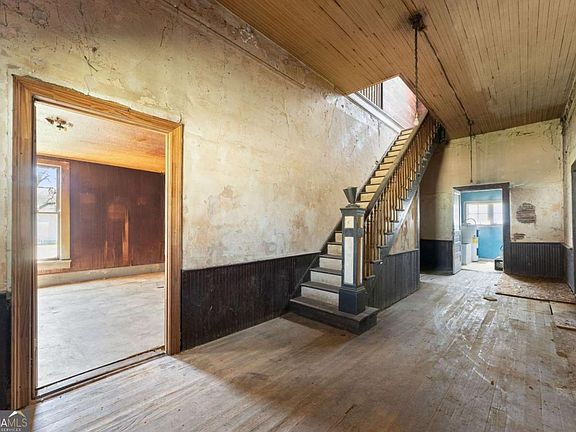 3rd image of 2001 Broad St