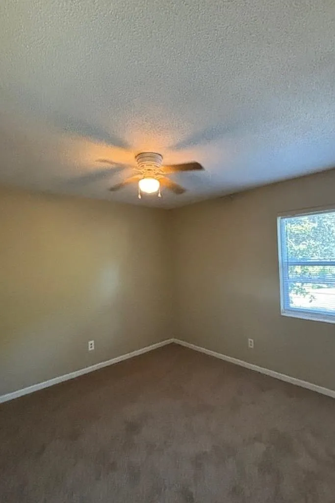2 bed, 868 sqft, $975 — Photo 2