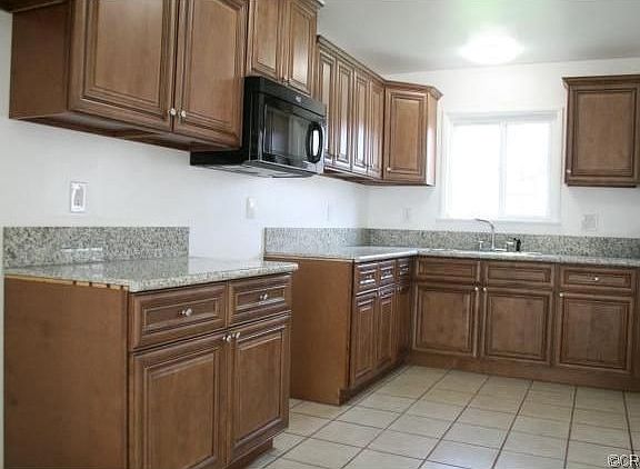 4th image of 16312 Lakewood Blvd