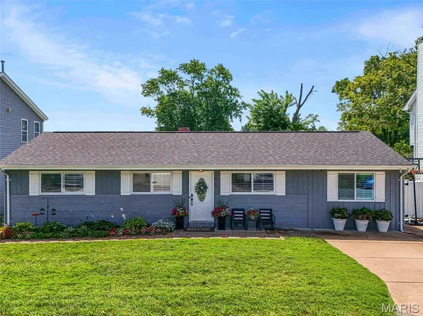 10412 Savannah Ave, Saint Louis, MO 63131