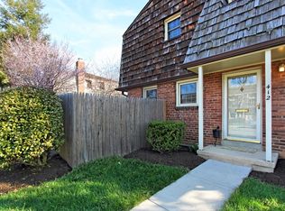412 Hampton Ct, Falls Church, VA 22046