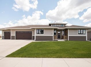 1114 Ridgetop Dr, Huxley, IA 50124