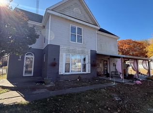 619 N 12th St, Petersburg, IL 62675