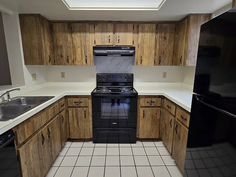 Glenncove Apartment Townhomes — Photo 16