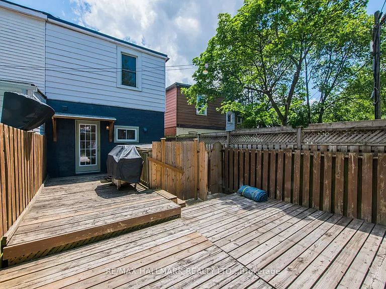 2066 Gerrard St E #UPPER — Photo 13
