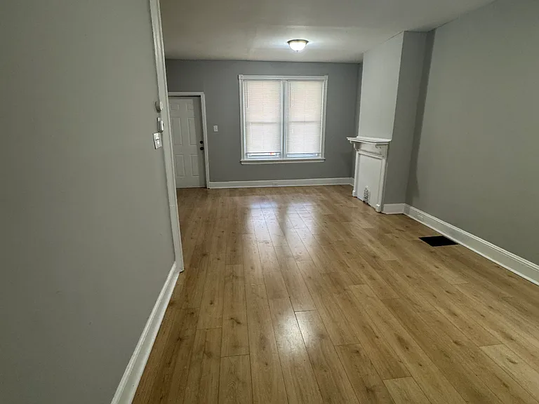 E Madison St — Photo 10