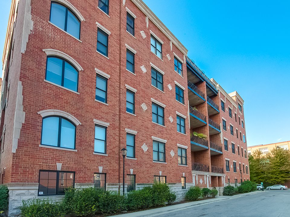 1st image of 2801 N Oakley Ave APT 303