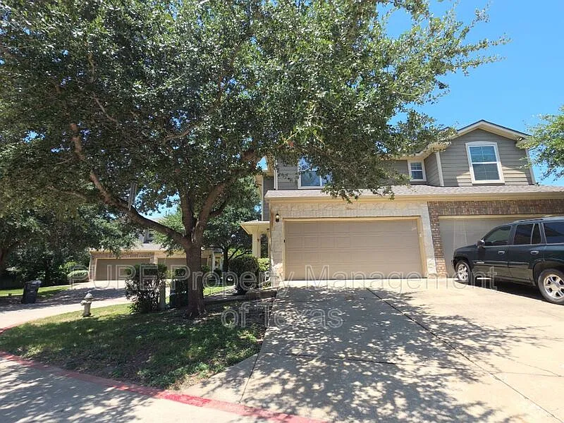 3 bed, 2.5 bath, 1296 sqft, $1,695 — Photo 1