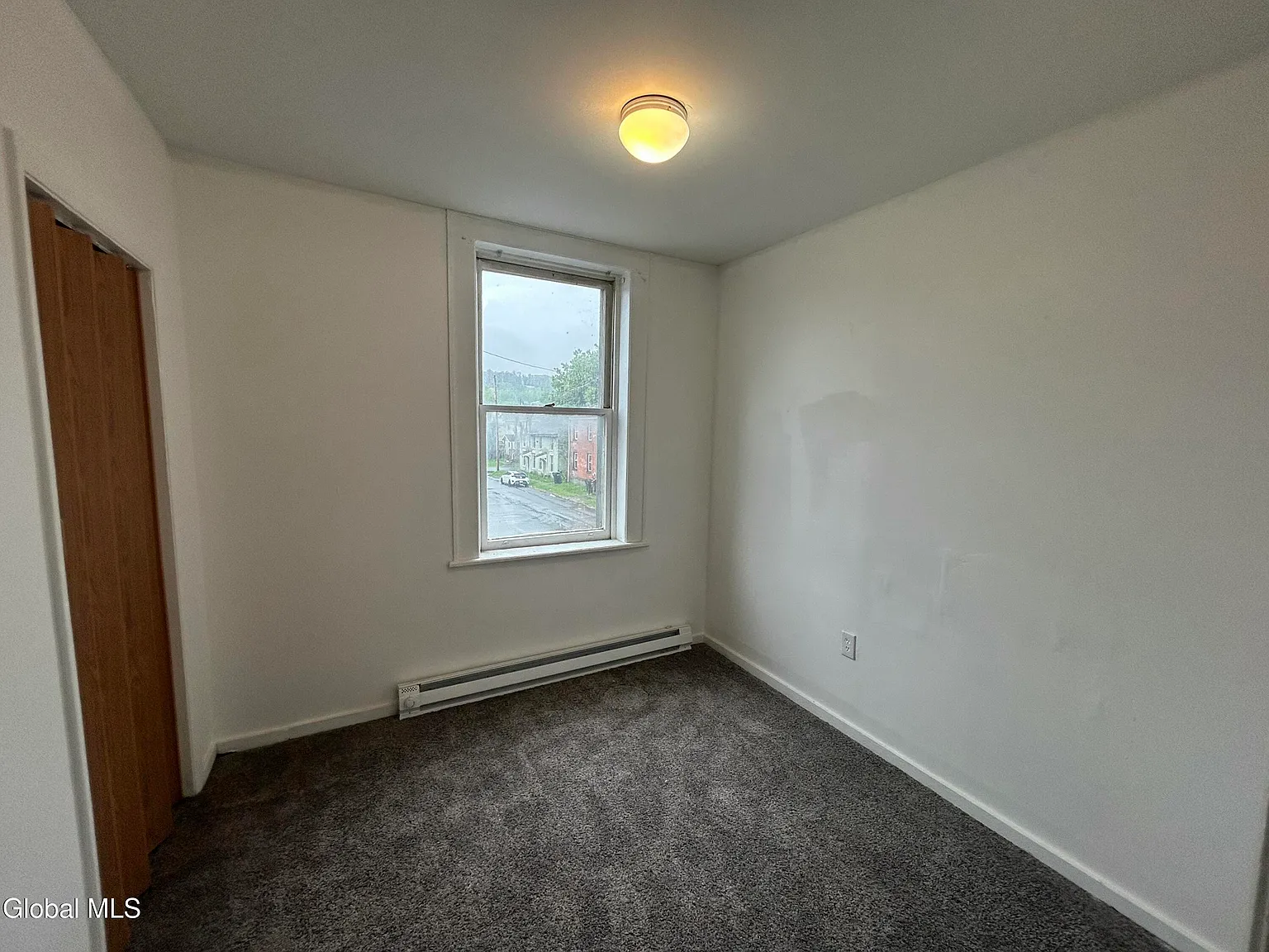 2 bed, 1.0 bath, 650 sqft, $1,400 — Photo 3