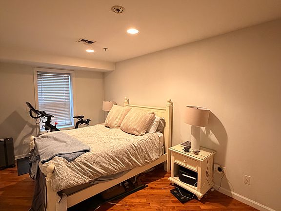 4th image of 315 11th St APT A