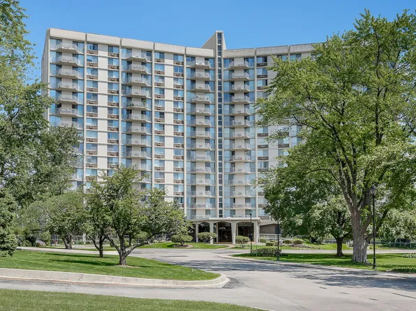 40 N Tower Rd APT 3D, Oak Brook, IL 60523