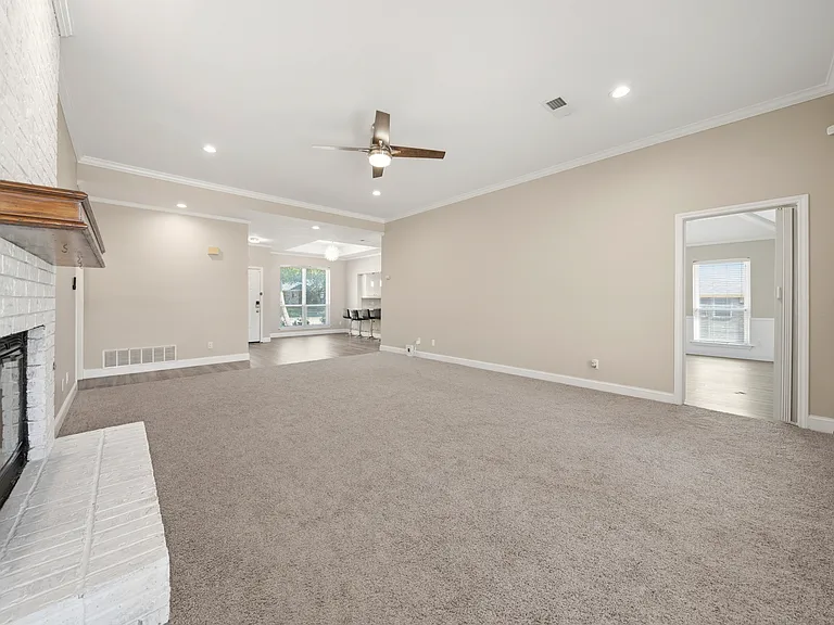 4925 Longwood Ct — Photo 17