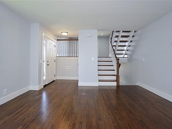 4th image of 312 Travis Ave