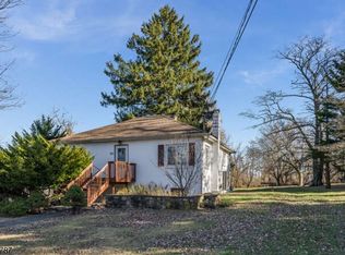 101 Blossom Rd, Hampton, NJ 08827