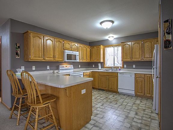4th image of 8296 Country View Dr