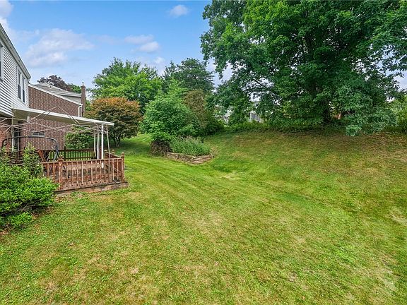 5th image of 143 Penn Lear Dr