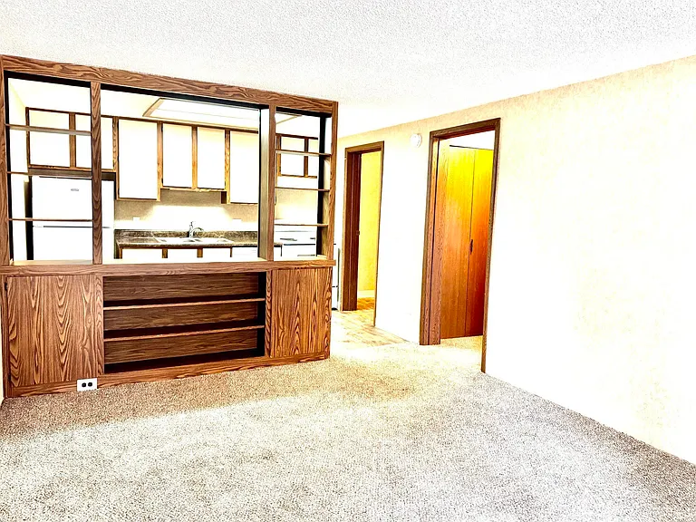 2302 S Brandon Ct — Photo 4