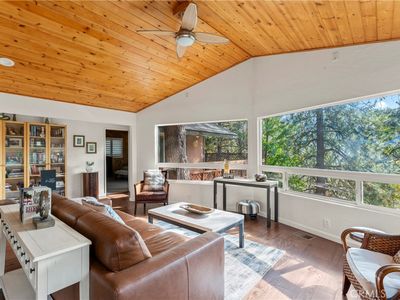 221 Darfo Dr, Crestline, CA, 92325