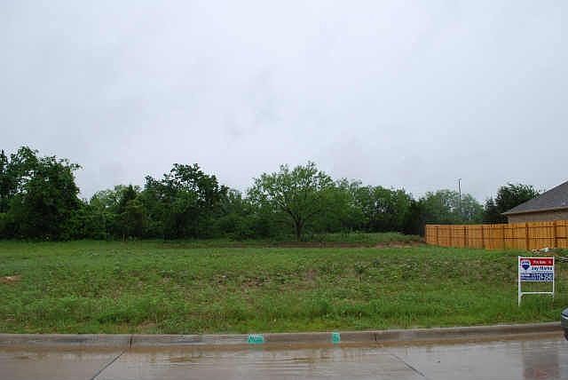 1st image of 6907 Golf Green Dr