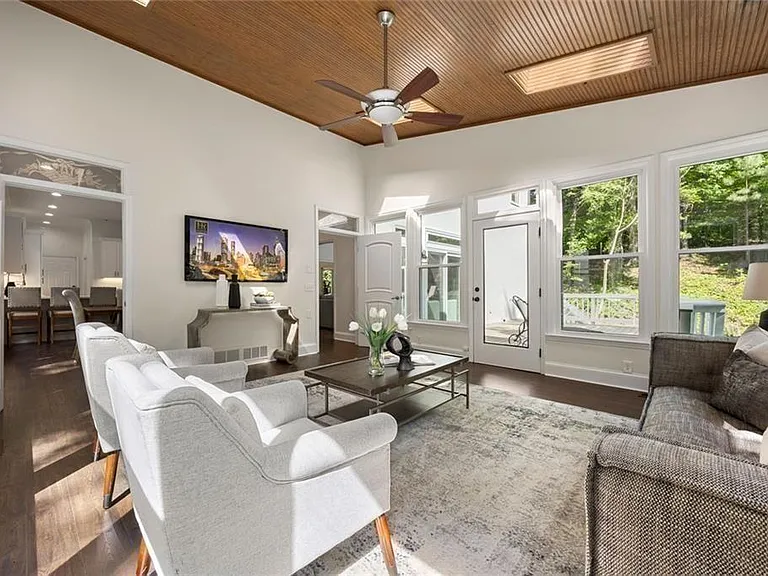 1260 Heards Ferry Rd — Photo 19