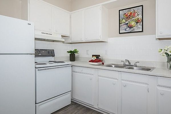 1st image of 108 E 31st St #1R