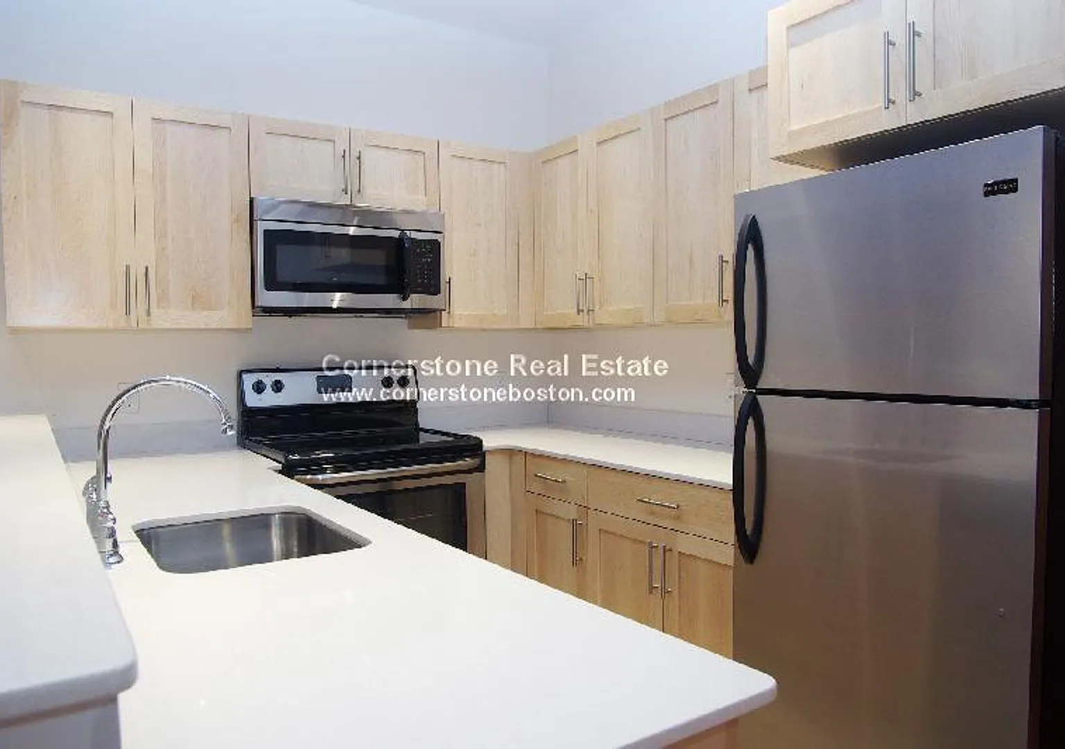 Nice 2 bed in Financial District — Photo 1
