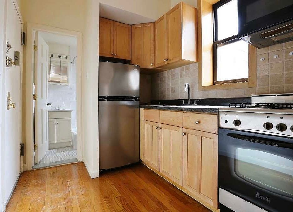 2nd image of 320 E 73rd St #2F