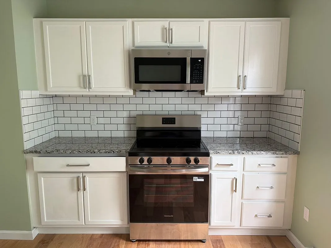 4 bed, 1.0 bath, 1406 sqft, $2,650 — Photo 2