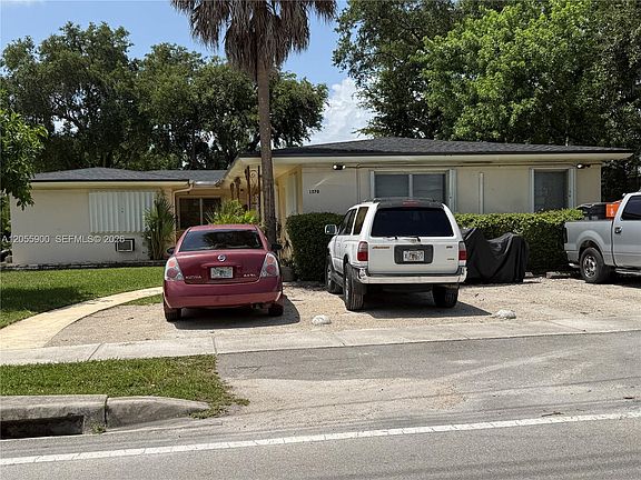 3rd image of 1570 NE 130th St