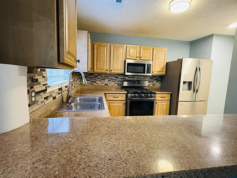10304 Haddington Dr NW — Photo 6