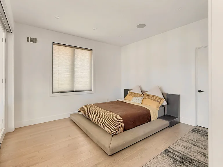 12 Hudson River Ln — Photo 8