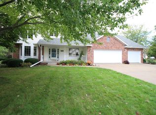 903 Durham Dr, Bloomington, IL