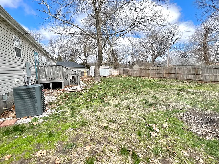 205 S Elm St — Photo 46