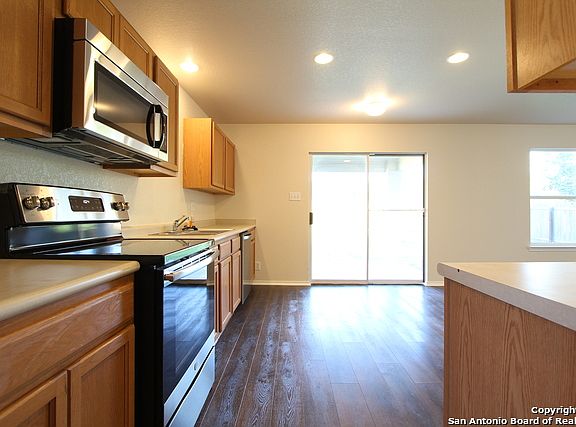 4th image of 11023 Barclay Poin