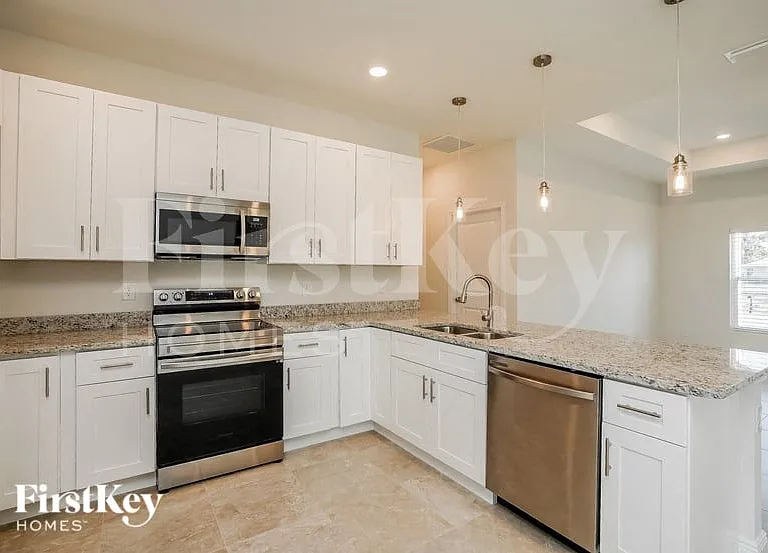 1706 NW 28th St — Photo 7