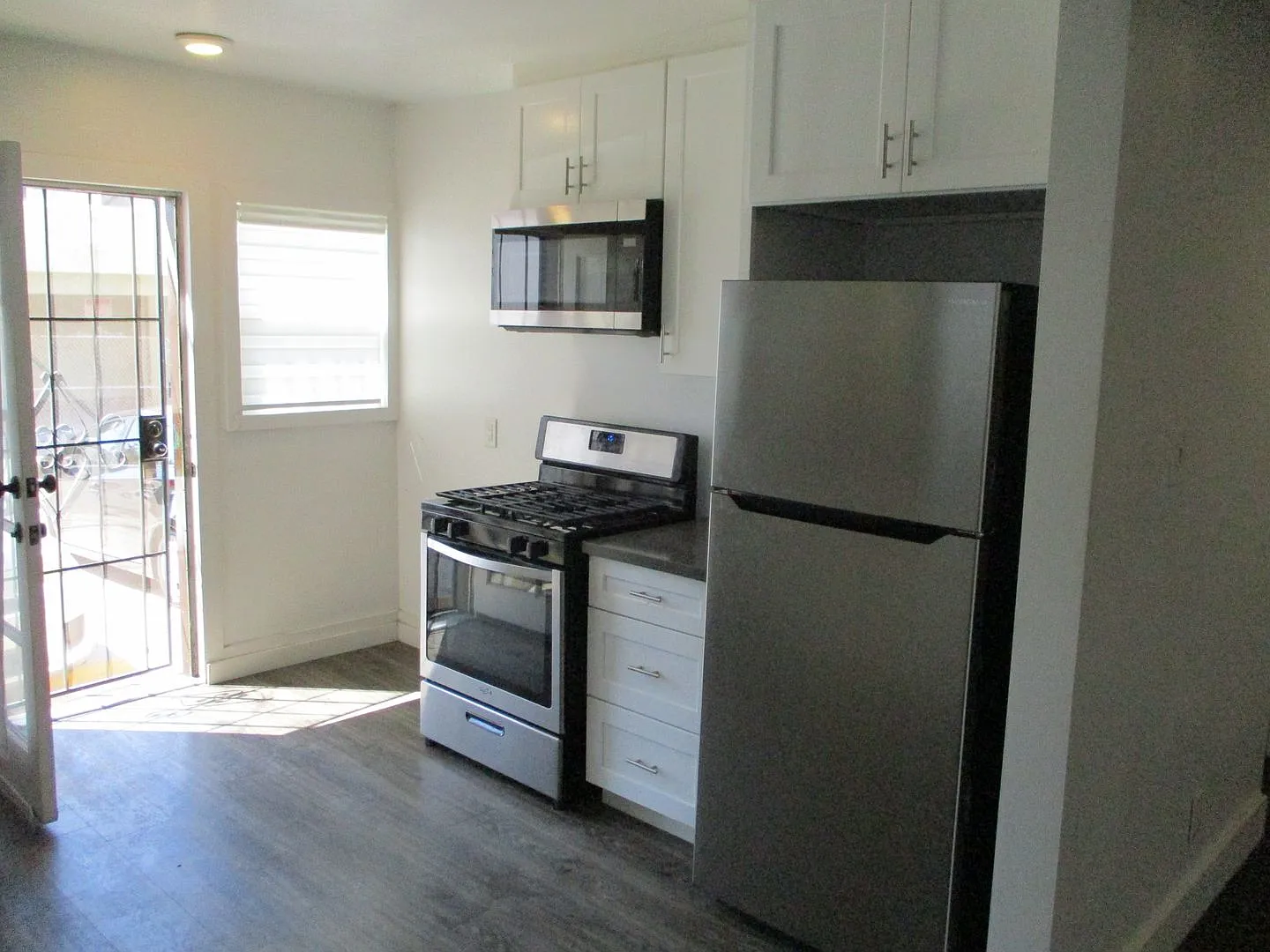 2007 2ND AVE. — Photo 3