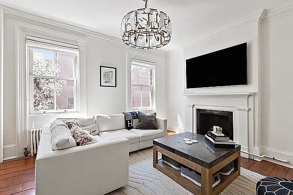 1st image of 249 Waverly Pl