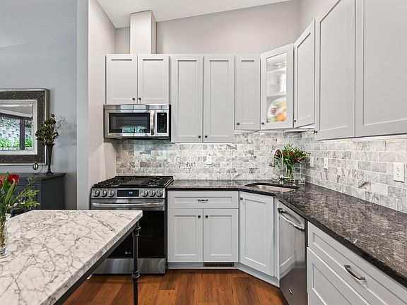 2nd image of 4501 Redwood Cir