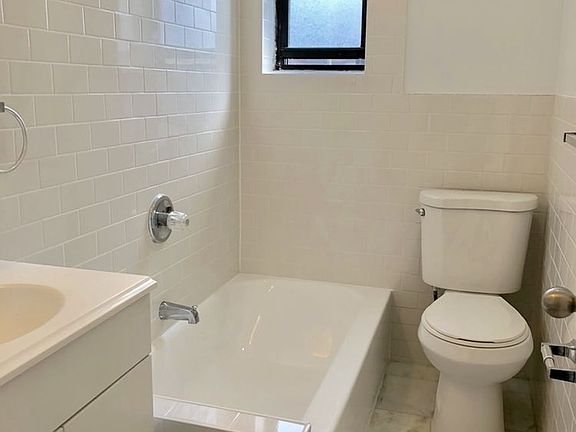 5th image of 4323 40th St #3H
