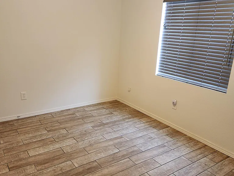 1603A Agua Fria St — Photo 2