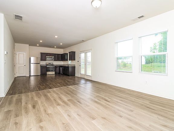 5th image of 44 Meriwether Ln