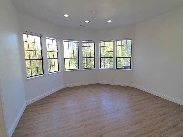 859 Diablo Ave #D — Photo 2