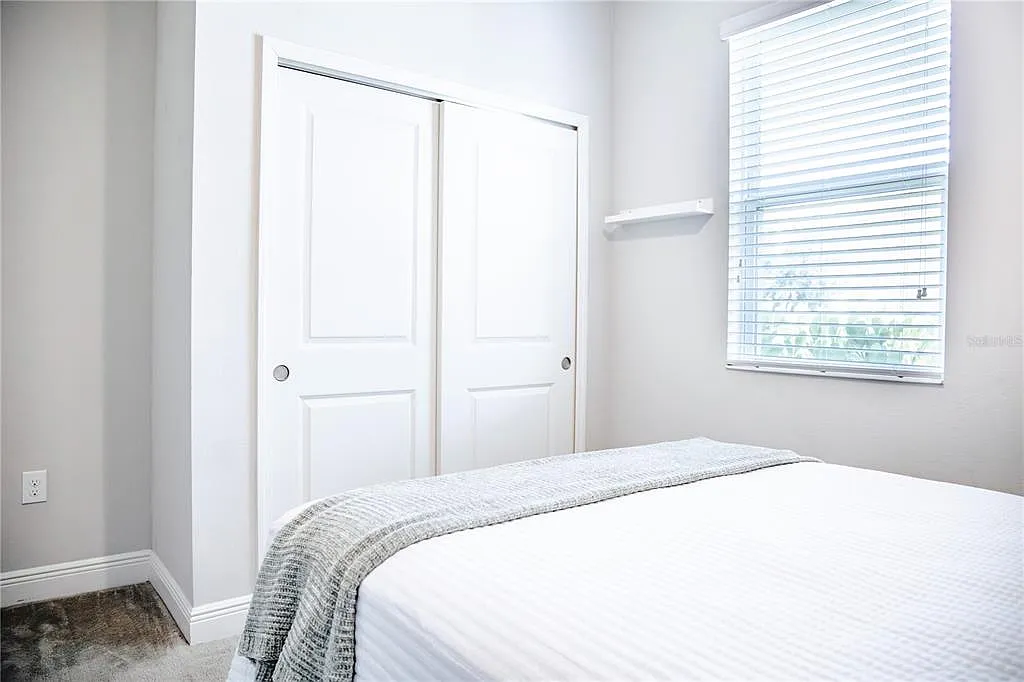 4 bed, 2.0 bath, 1993 sqft, $3,000 — Photo 4