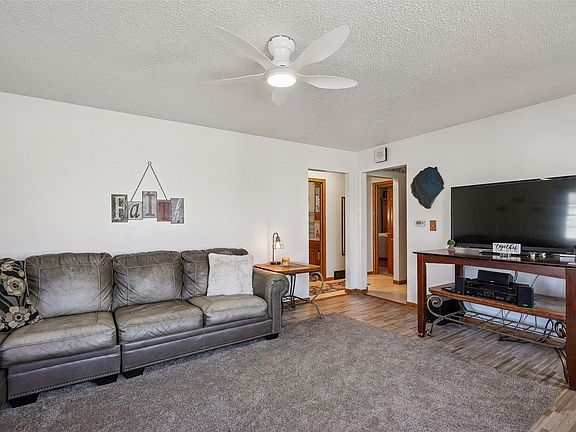 5th image of 115 N Vine Ave