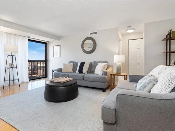 500 Salem St APT 802, Medford, MA 02155