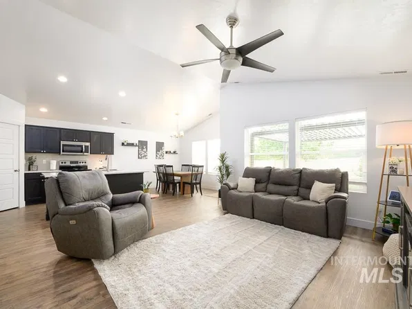 2244 S Knotty Timber Pl, Meridian, ID 83642