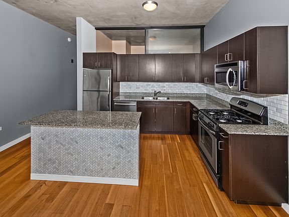 4th image of 235 W Van Buren St Unit 2002