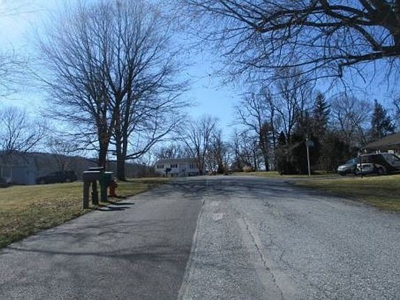 Exterior Neighborhood (street photo)